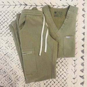 Figs Heathered Grey Limited Edition Scrub Set